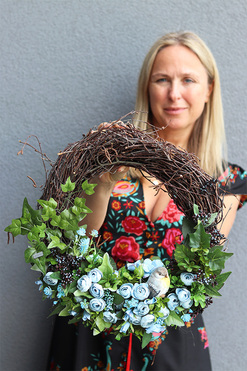 Florena Bird Blue 2, wianek dekoracyjny z ptaszkiem, rozp.44cm