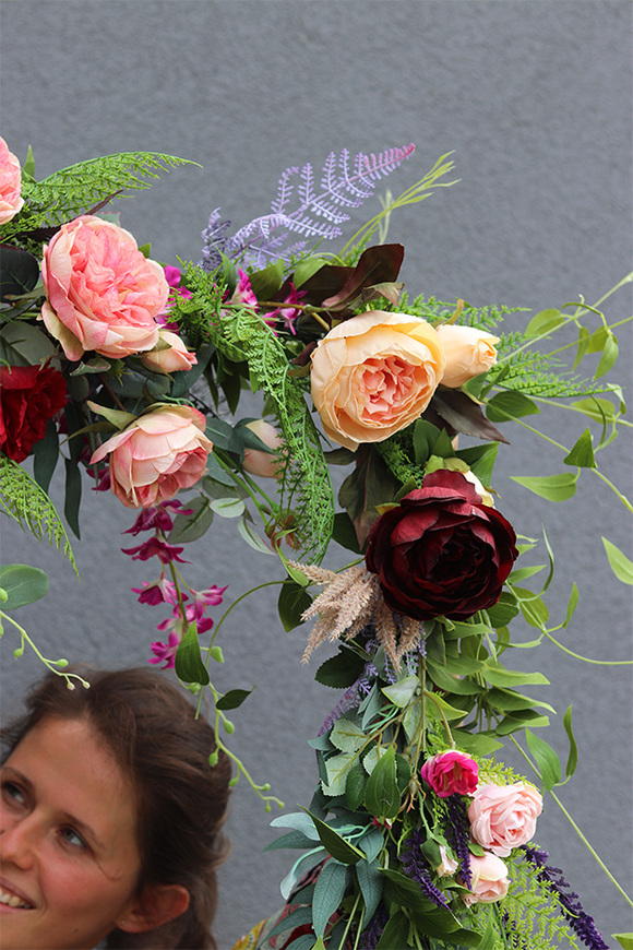 Koriana, girlanda roślinna na drzwi