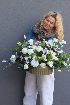 Goldenilla Big Deluxe, bogata kompozycja kwiatowa, wym.44x70cm