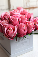 flowerbox kwadratowy z różami, Velinia, wys.21cm