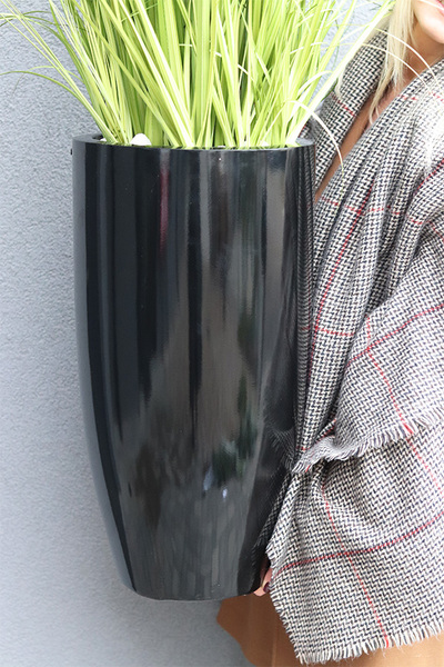 Jessica Grande Fiberglass Black, sztuczna trawa w czarnej donicy