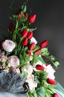 Monenia Volcan, kompozycja nagrobna w misie