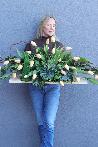 Hollandia Morelia, girlanda nagrobna na desce