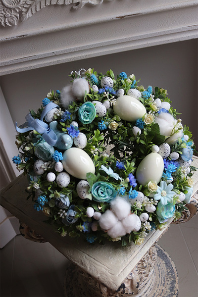 Blue Delina 2, elegancki wielkanocny wianek w błękitach