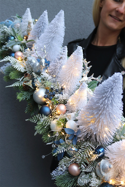 Blue Eveline, długi świąteczny stroik LED