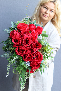 Róża Finesse, nagrobna wiązanka na plastrze drewna, dł.40cm