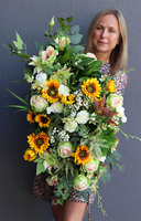 Złote Wspomnienia, kompozycja nagrobna ze słonecznikami