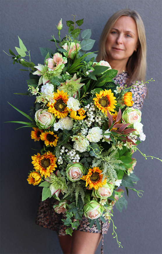 Złote Wspomnienia, kompozycja nagrobna ze słonecznikami