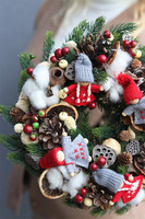 Skrzaciki Max, świąteczny wianek z laleczkami