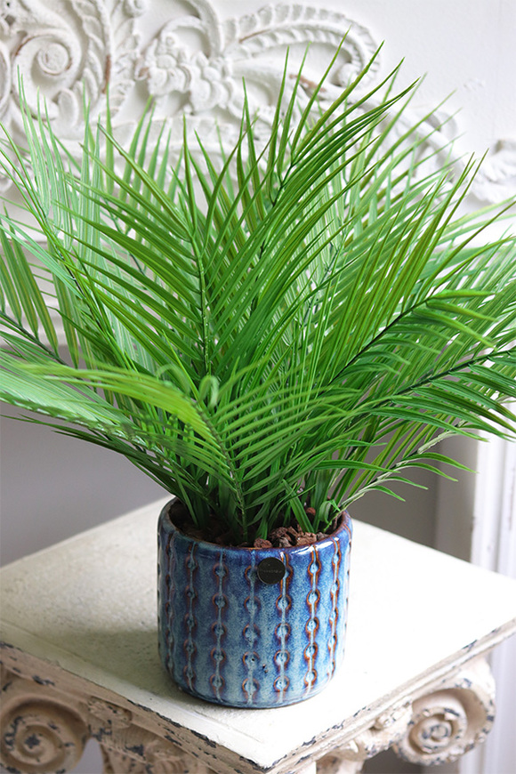Green House Borneo, sztuczna palma w ceramicznej donicy