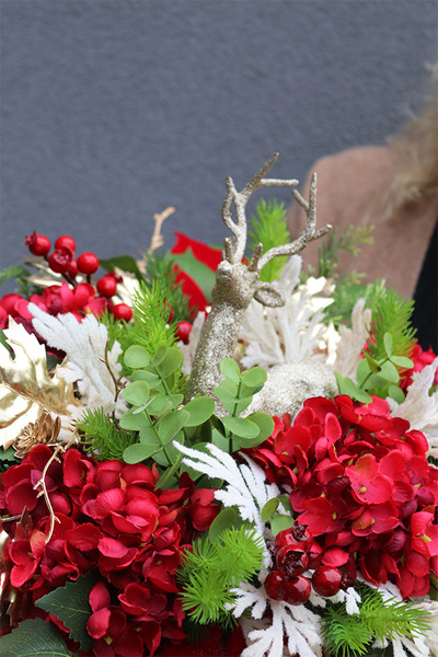 Dorotea, kompozycja nagrobna z reniferem w misie