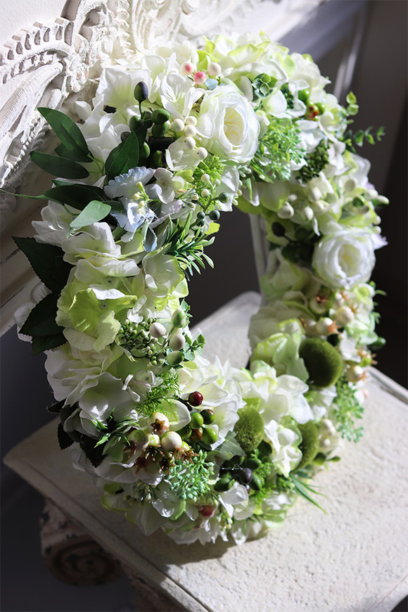 duży wianek kwiatowy, Biełana