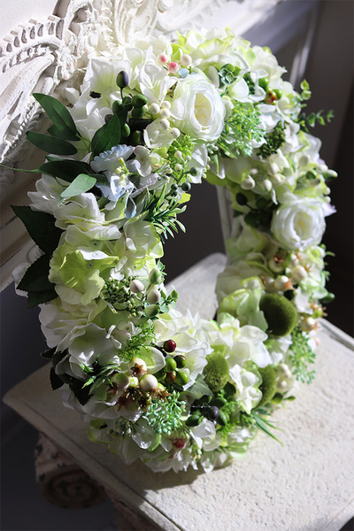 duży wianek kwiatowy, Biełana