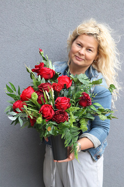 Luiza New, bukiet nagrobny z różami, dł.51cm 