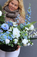 Renete Blue, kompozycja nagrobna w misie