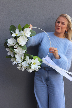 Magnolie Subtelle, wianek wiosenny na obręczy, śr.55cm 