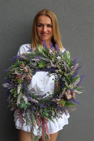 Lukrena, wianek dekoracyjny z lawendą i sukulentami