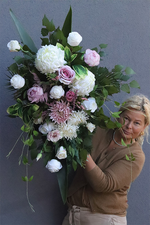 Nelema Luttea, komplet dekoracji nagrobnych