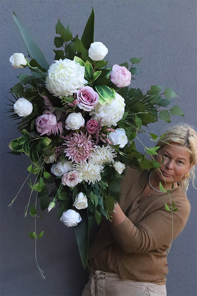 Nelema Luttea, komplet dekoracji nagrobnych