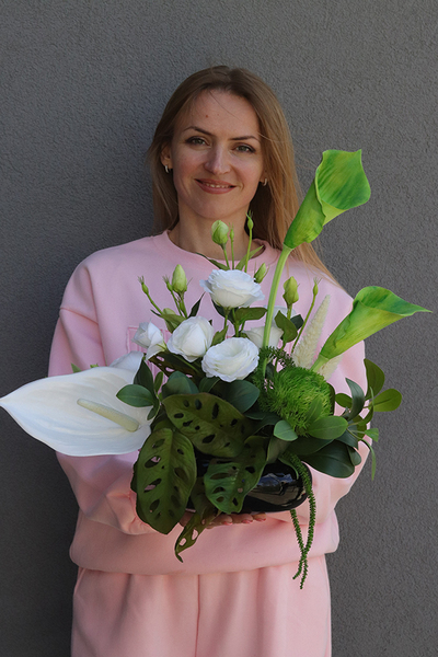 Anturium Pianola, kompozycja kwiatowa w misie