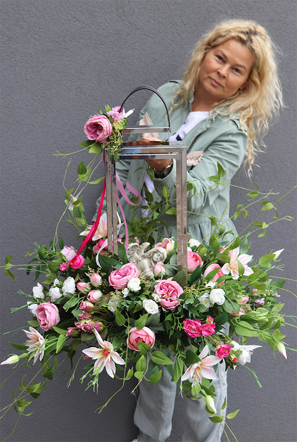 Angelo Garden Pink, lampion nagrobny z kwiatami