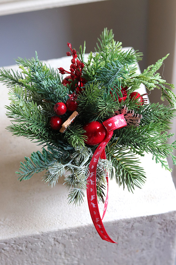 Figaro Hilton Mini, świąteczny stroik z jagodami