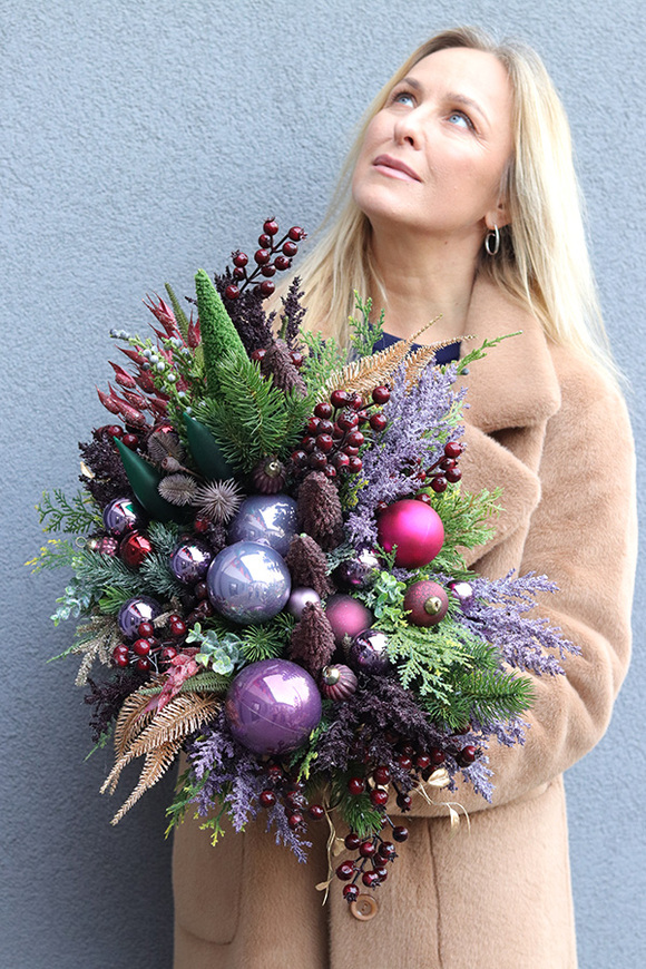 Royal Christmas, fioletowy stroik świąteczny w naczyniu