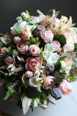 Belladia Beige Small, kompozycja kwiatowa w naczyniu, wym.25x36cm