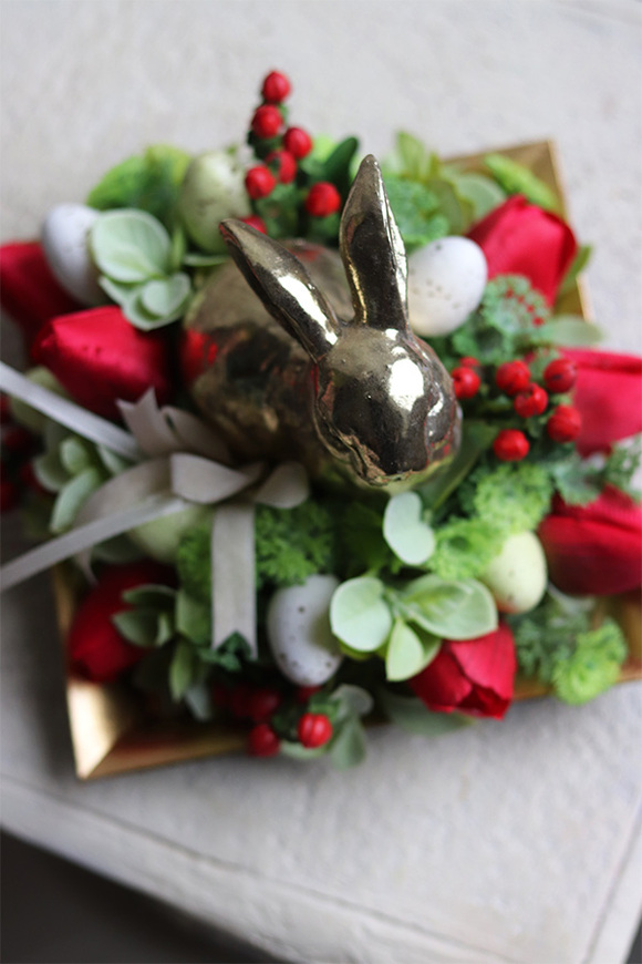 stroik wielkanocny, Zajączek w Tulipanach, wym.19x21x22cm 