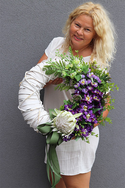 Charente Protea, asymetryczny wianek dekoracyjny, rozp.50cm