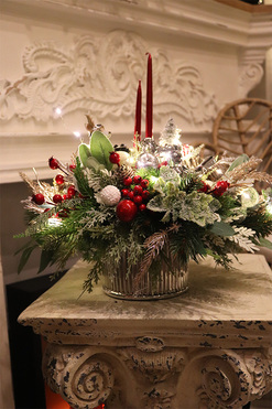 Czerwona Rezydencja 2, stroik świąteczny LED, wys.37cm