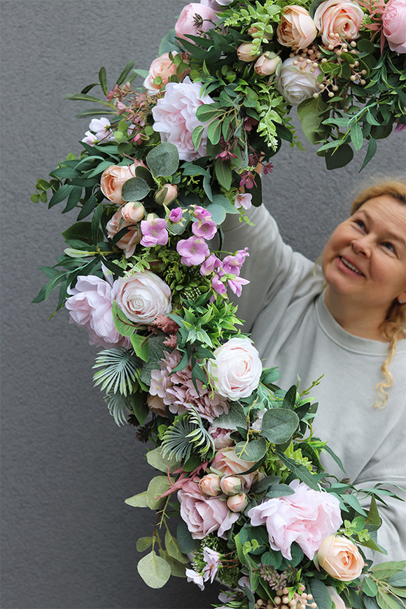 Eligia Modelita, girlanda kwiatowa