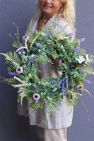 Ogród Ziołowy, zielony wianek dekoracyjny z lawendą