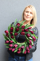 Witaj Wiosno Bordo Tulips, elegancki wianek z tulipanów