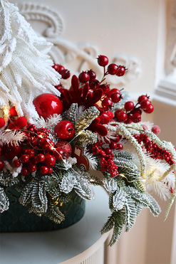 Klasyka Zimowa, świąteczna choinka z dekoracją LED, wym.40x50x28cm 