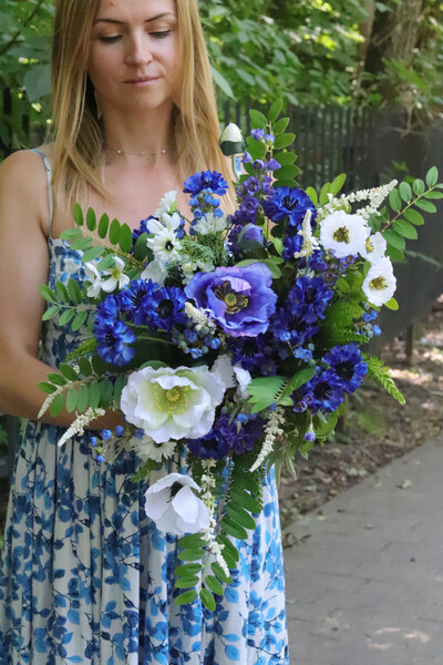 Bluetta, kompozycja nagrobna w misie