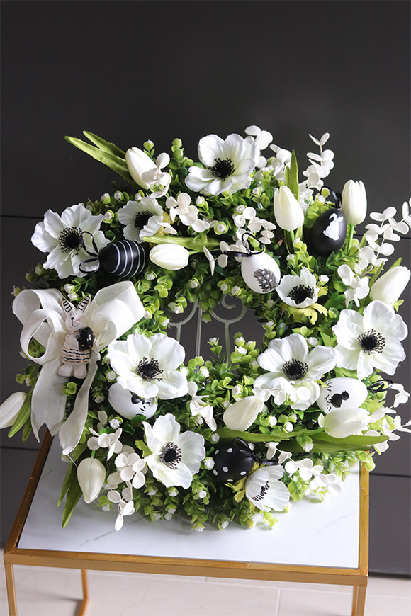 Black Easter, wielkanocny wianek z jajkami