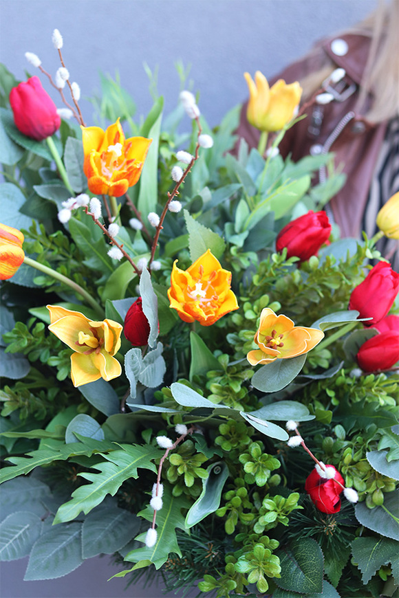 Tulippe, wiosenna wiązanka nagrobna z tulipanami