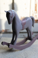 Konik na Biegunach 2, figurka dekoracyjna, drewniana