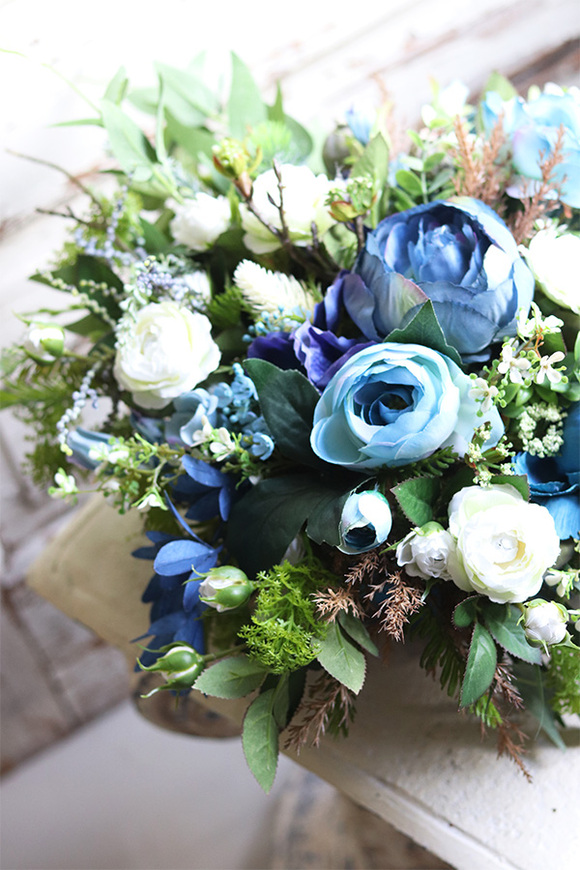 Naturiosa Cecile, niebieska kompozycja w szklanej misie, wym.20x50cm