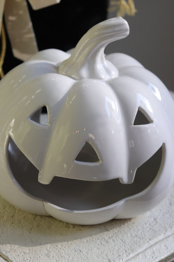Halloween Pumpkin White, dekoracyjna dynia ceramiczna lampion