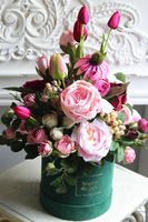 Cedila Green Velvet, wiosenny flowerbox z tulipanami