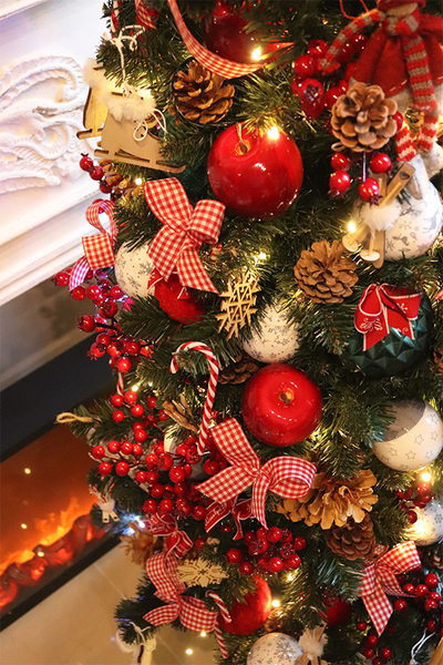 Kraina Świętego Mikołaja, choinka dekoracyjna sztuczna