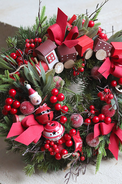 Ciuchcią do Świąt, świąteczny wianek na drzwi