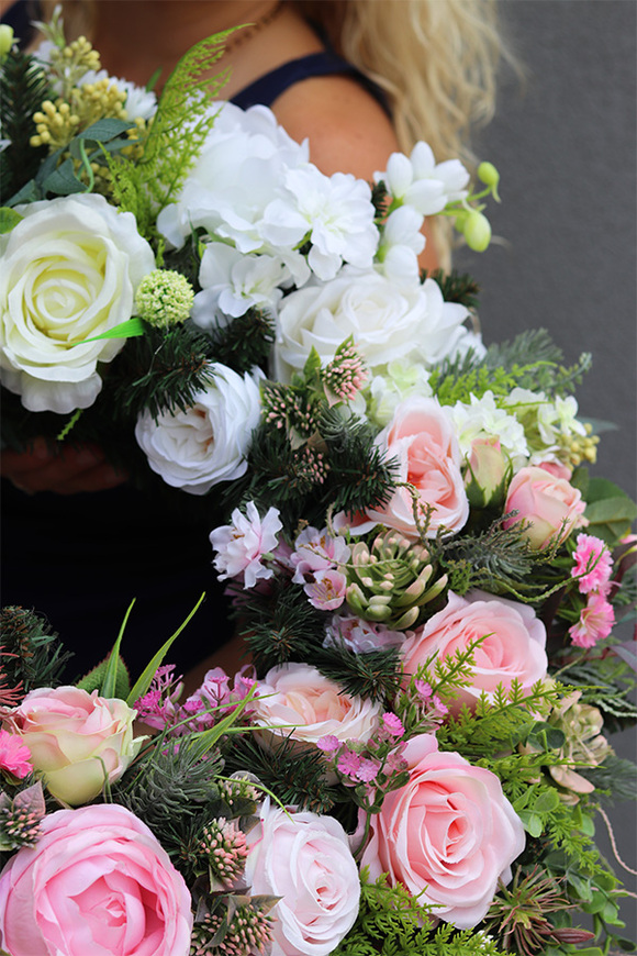 Pink Lussano, wieniec nagrobny