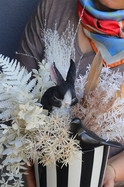 Beige Boho, wiosenny stroik z zajączkiem, wys.35cm