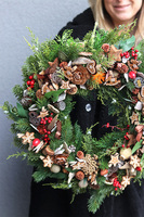 Green World, świąteczny wianek na drzwi z piernikami