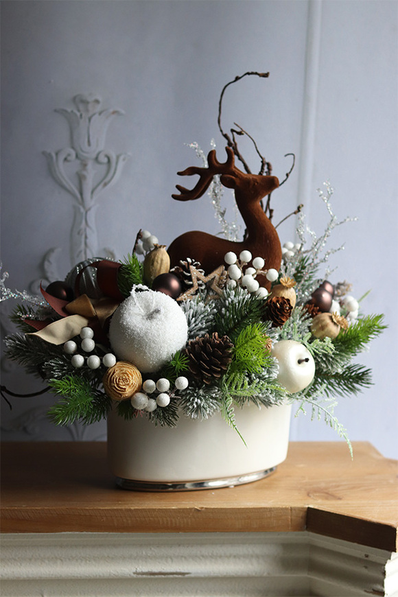 Brązowy Renifer, świąteczny stroik z figurką