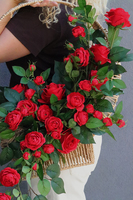 Aurelia Red Rose, nagrobna dekoracja kwiatowa w skrzynce