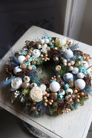 Niebieskie Święta, bożonarodzeniowy wianek na drzwi